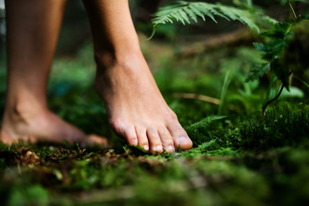 forest_bathing_woman_barefoot